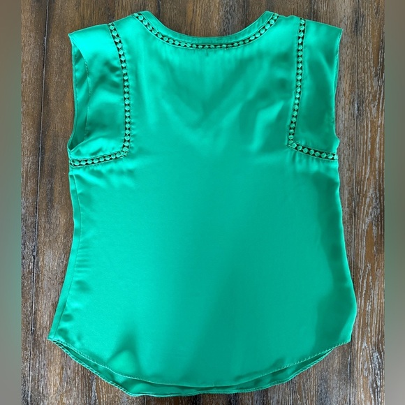 41 Hawthorn Women’s Emerald Green Sleeveless V-Neck Blouse Size M - Picture 2 of 8